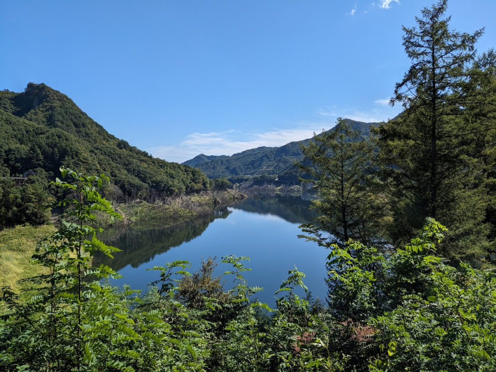 かつての川原湯温泉を沈めることになった八ツ場あがつま湖